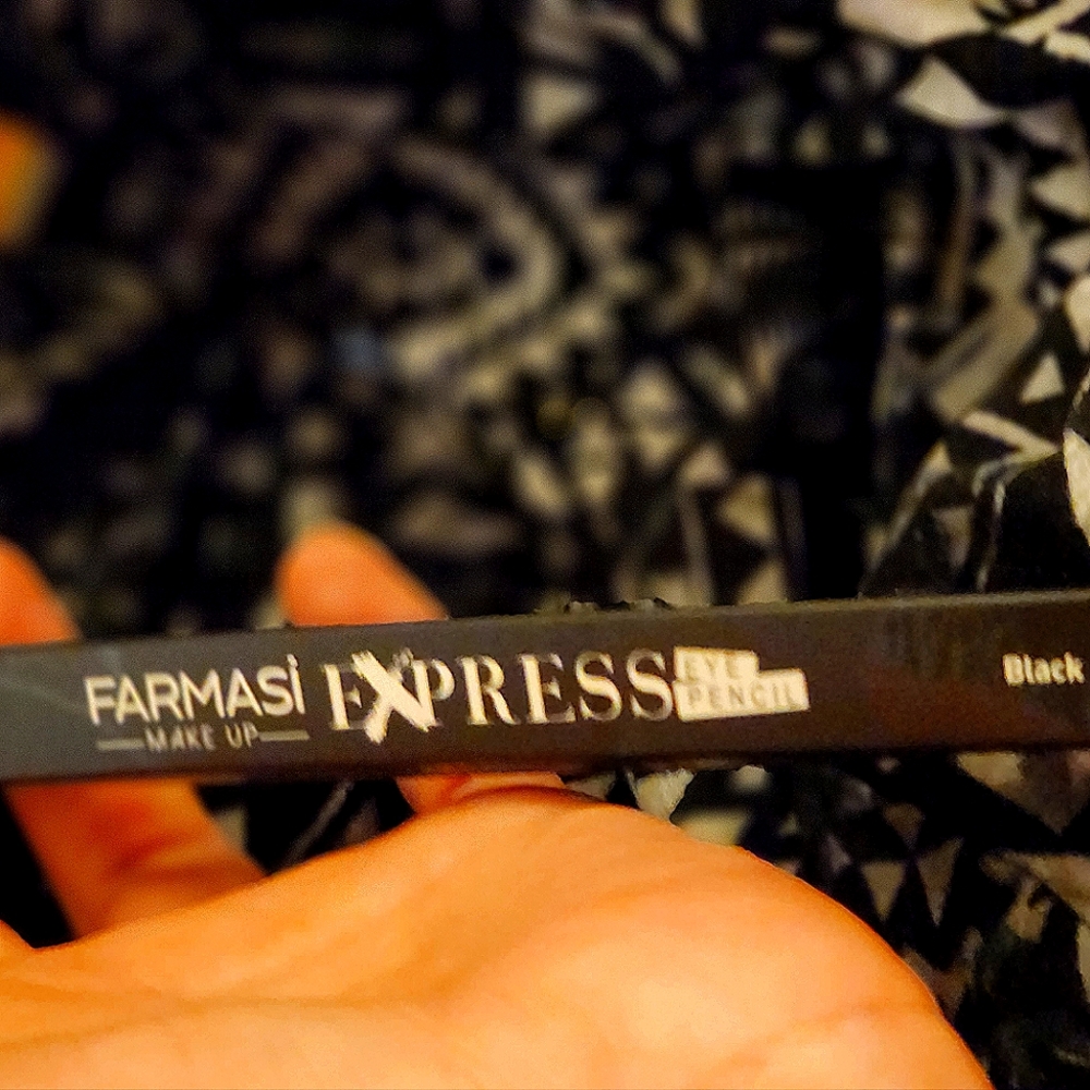 Farmasi eyeliner